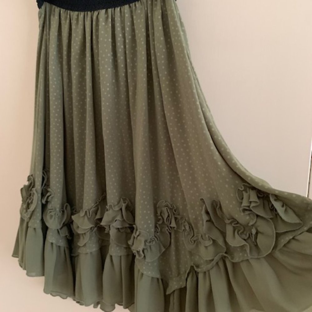 ✨Host Pick✨ axes femme polka dot moss green skirt with flower motif size M - Picture 2 of 4